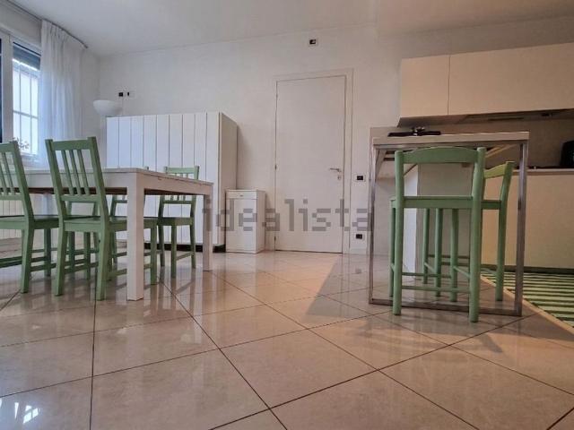 Villetta bifamiliare in vendita di 270 m² in Via dei Salici