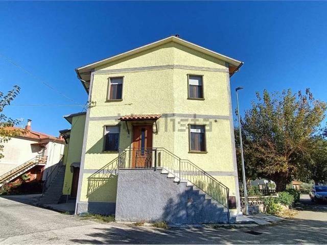Villetta bifamiliare in vendita di 270 m² in Via del Marruto, 60