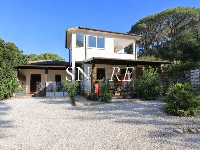 Villetta bifamiliare in vendita di 270 m² in Via dell&apos Acquedotto
