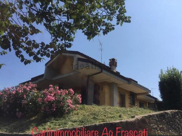 Villetta bifamiliare in vendita di 270 m² in Via Enrico Fermi
