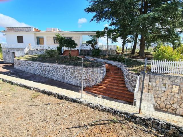 Villetta bifamiliare in vendita di 270 m² in Via Francesco Guicciardini, 5