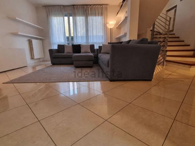 Villetta bifamiliare in vendita di 270 m² in Via G.Capponi