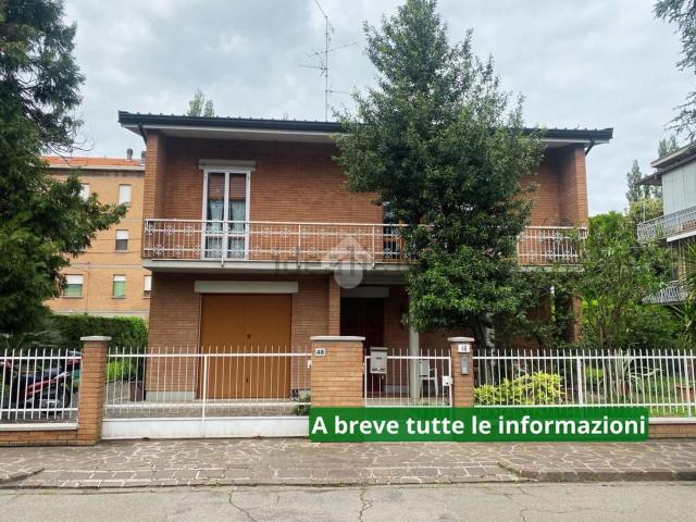 Villetta bifamiliare in vendita di 270 m² in Via Giorgione, 46
