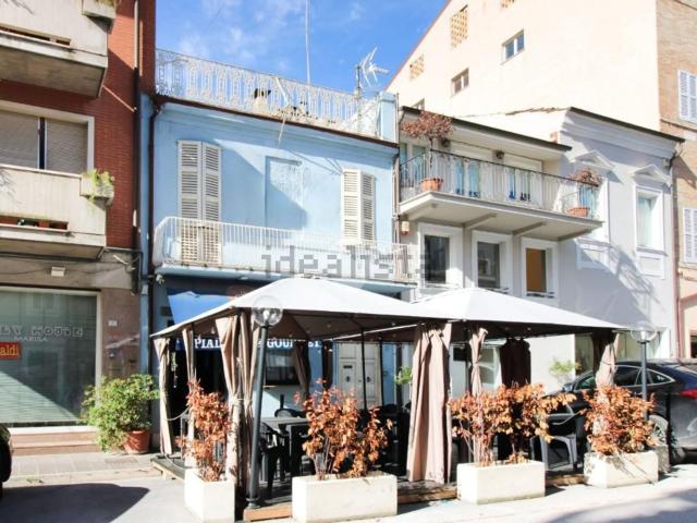 Villetta bifamiliare in vendita di 270 m² in Via Giordano Bruno, 143