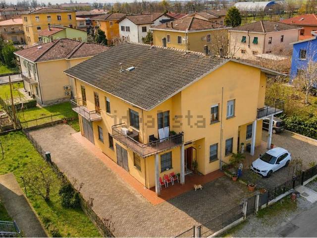 Villetta bifamiliare in vendita di 270 m² in Via Maestà di Chiavica, 5