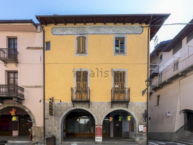 Villetta bifamiliare in vendita di 270 m² in Via Martiri e Caduti per la Libertà, 52