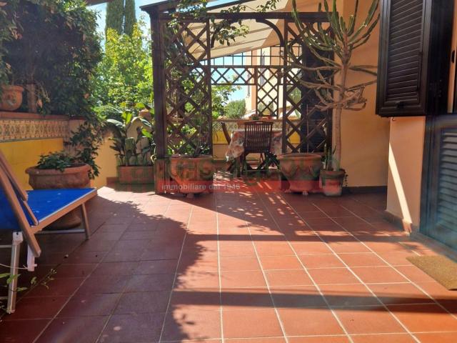 Villetta bifamiliare in vendita di 270 m² in Via Piero Aloisi, 21