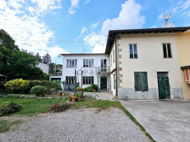 Villetta bifamiliare in vendita di 270 m² in Via Roma