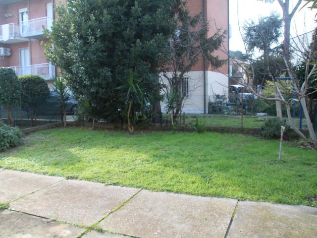 Villetta bifamiliare in vendita di 270 m² in Via San Lorenzo in Cesarea, 67