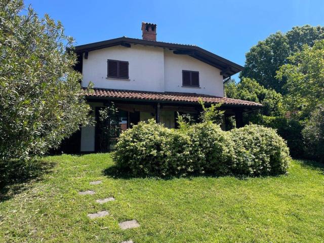Villetta bifamiliare in vendita di 270 m² in Via San Luigi, 18