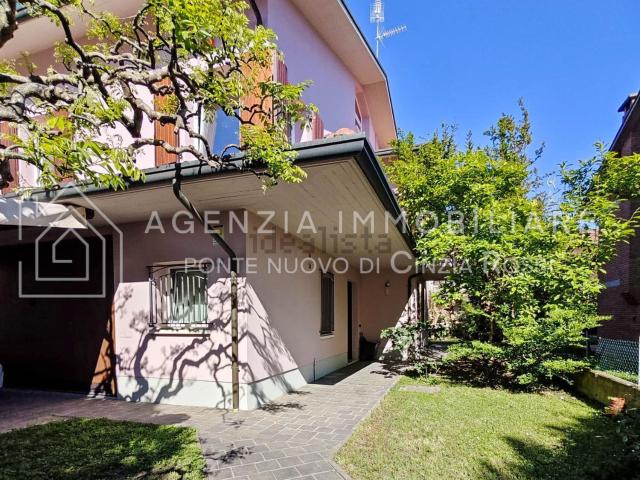 Villetta bifamiliare in vendita di 270 m²