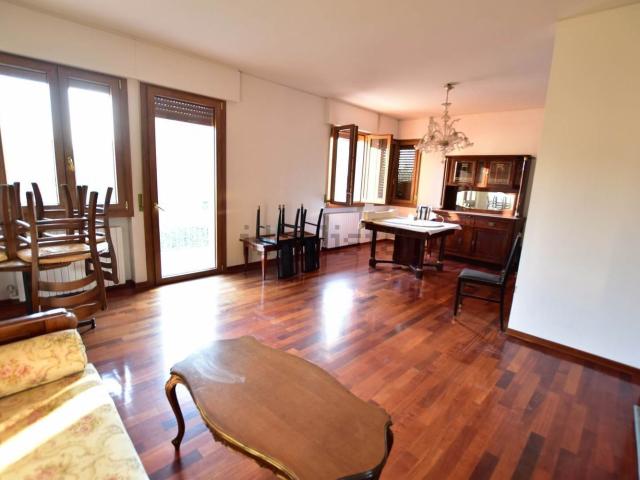 Villetta bifamiliare in vendita di 270 m²