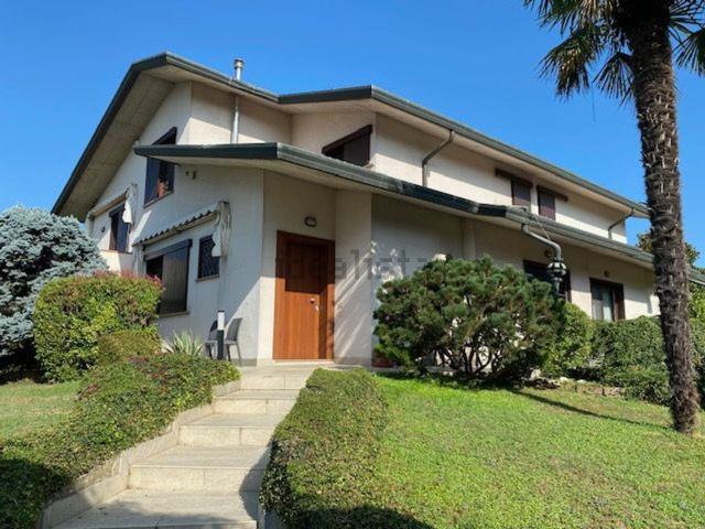 Villetta bifamiliare in vendita di 270 m²