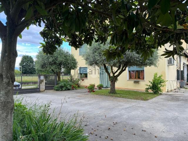 Villetta bifamiliare in vendita di 270 m²