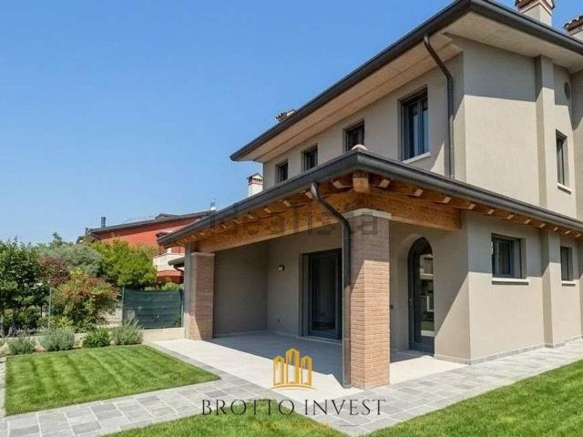 Villetta bifamiliare in vendita di 270 m²