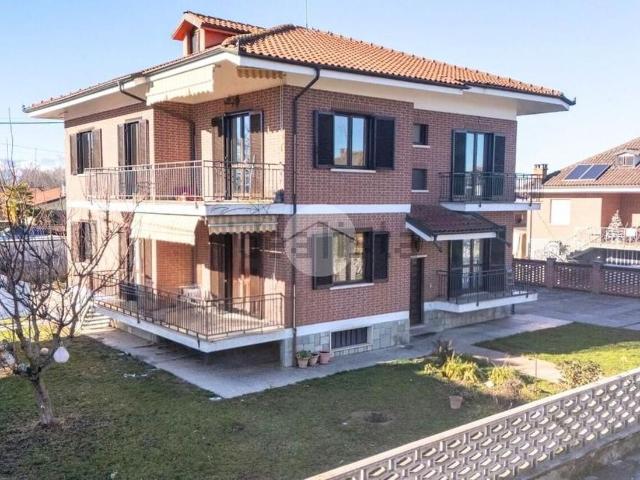 Villetta bifamiliare in vendita di 272 m² in Via Cuneo, 16