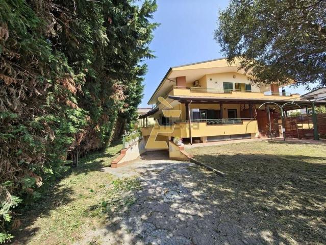Villetta bifamiliare in vendita di 272 m² in Via Masseria Vecchia, 196