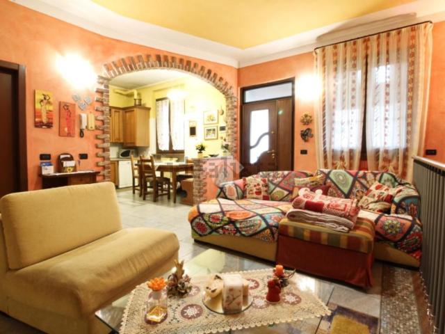 Villetta bifamiliare in vendita di 272 m² in Via Pavia, 30