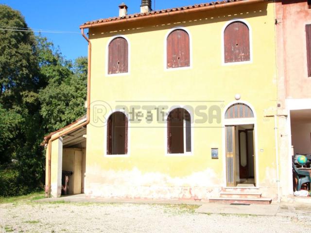 Villetta bifamiliare in vendita di 277 m² in Strada della Porciglia