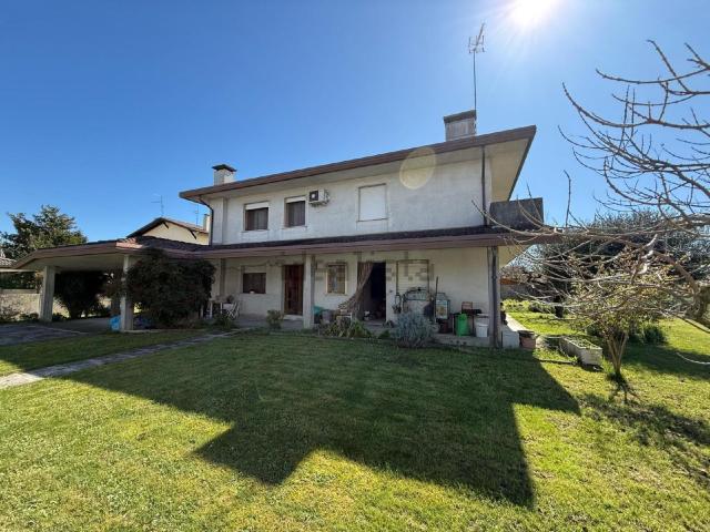 Villetta bifamiliare in vendita di 277 m² in Via Tintoretto, 16