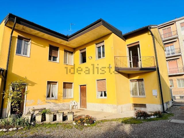 Villetta bifamiliare in vendita di 277 m² in Via Lanzano, 9