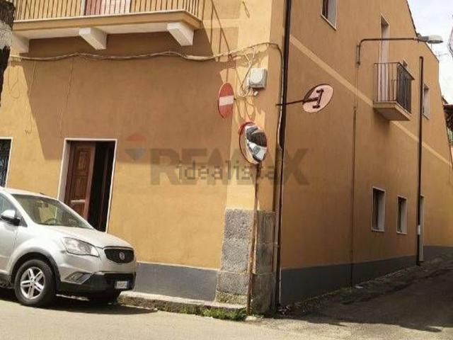 Villetta bifamiliare in vendita di 277 m² in Via Liberta, 57
