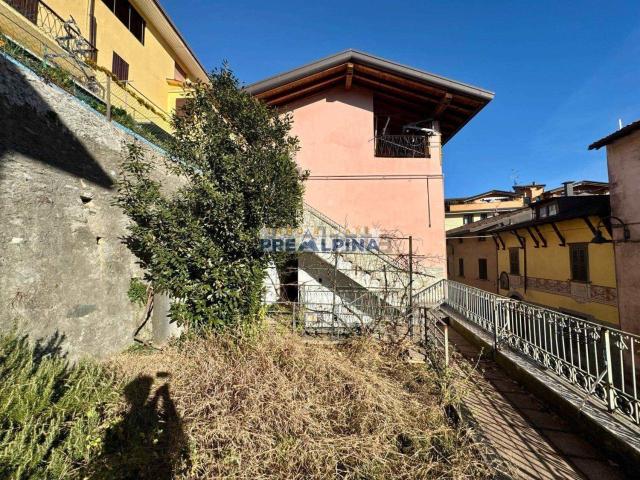 Villetta bifamiliare in vendita di 274 m² in Via A. Manzoni, 72