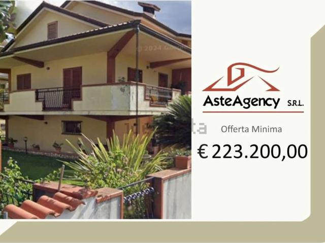 Villetta bifamiliare in vendita di 274 m² in Via Chiacchiaretta, 68