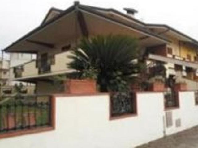 Villetta bifamiliare in vendita di 274 m² in Via Chiacchiaretta, 68