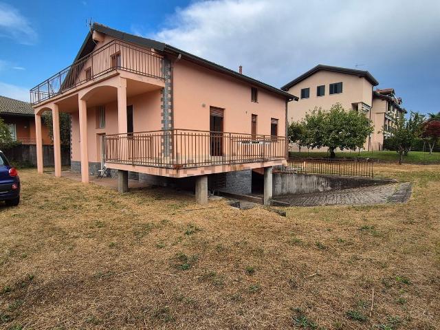 Villetta bifamiliare in vendita di 274 m² in Via Ortigara, 26