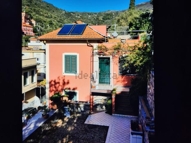 Villetta bifamiliare in vendita di 275 m² in Via A Solva, 83