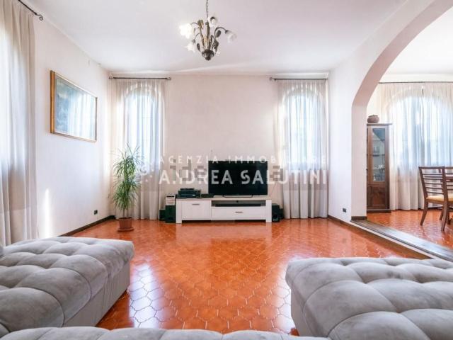 Villetta bifamiliare in vendita di 275 m² in Via del Chiesino