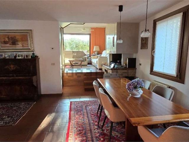 Villetta bifamiliare in vendita di 275 m² in Via Monte Solder, 5