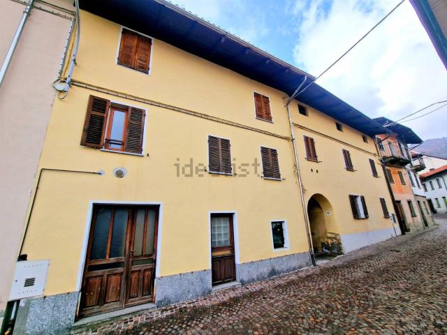 Villetta bifamiliare in vendita di 275 m² in Via Santuario d&apos Oropa, 529