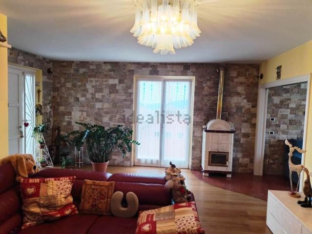 Villetta bifamiliare in vendita di 275 m² in Viale Don Pietro Albrigi