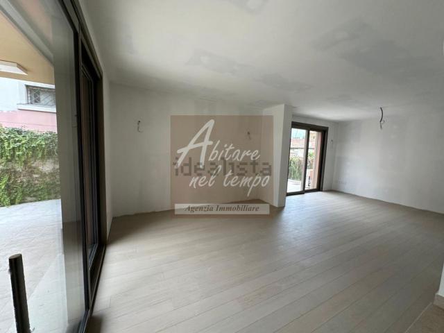 Villetta bifamiliare in vendita di 275 m² in Viale Stazione