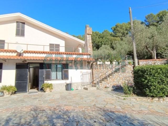 Villetta bifamiliare in vendita di 275 m²