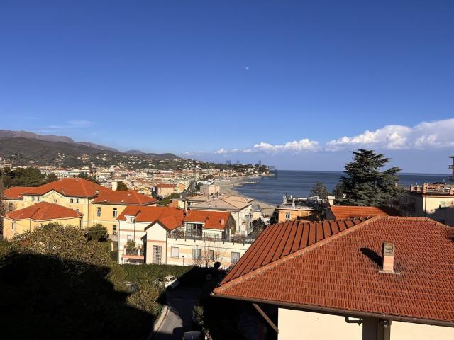 Villetta bifamiliare in vendita di 276 m² in Via T. da Camaino, 8