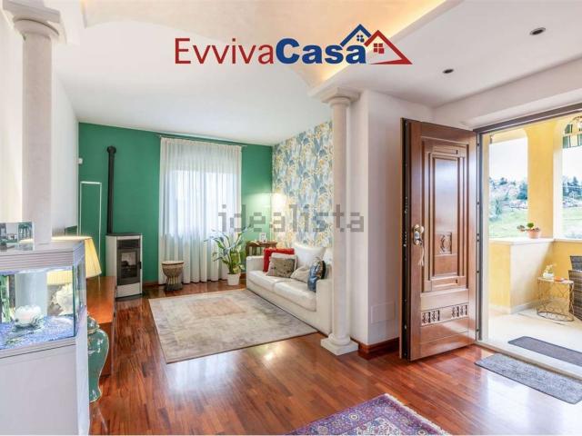 Villetta bifamiliare in vendita di 278 m² in Strada Galilea, 902