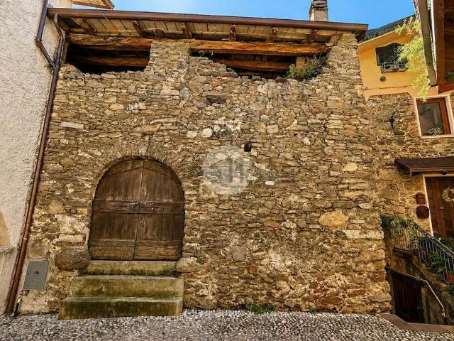 Villetta bifamiliare in vendita di 278 m² in Via Corna, 9