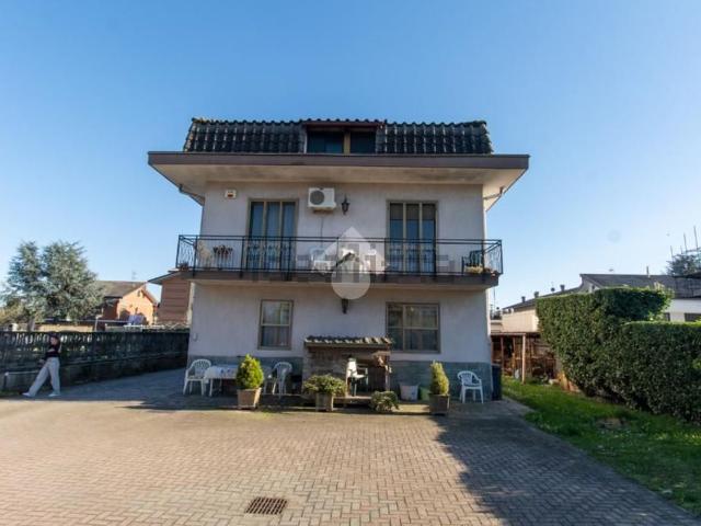 Villetta bifamiliare in vendita di 278 m² in Via San Francesco Al Campo, 145