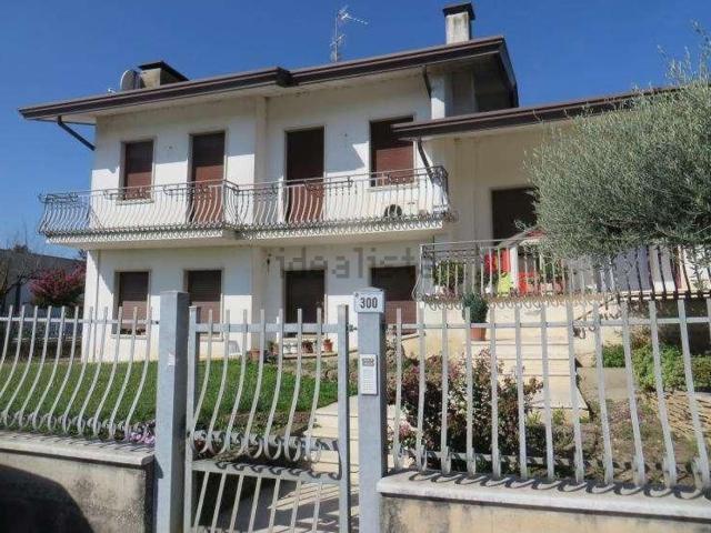 Villetta bifamiliare in vendita di 283 m² in Via Liguria, 300