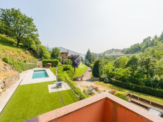 Villetta bifamiliare in vendita di 280 m² in Via Trevasco, 17