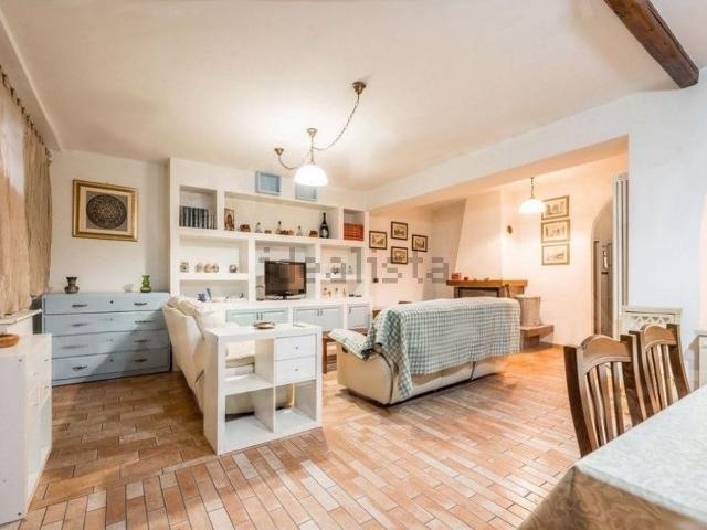 Villetta bifamiliare in vendita di 280 m² in Via Viazza in Bagno, 4