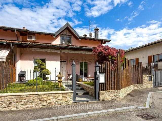 Villetta bifamiliare in vendita di 280 m² in Via Viconago, 19