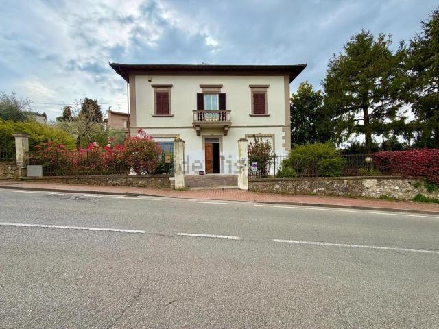 Villetta bifamiliare in vendita di 280 m² in Via Antonio Gramsci