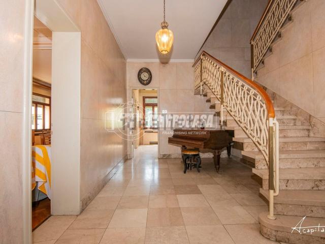 Villetta bifamiliare in vendita di 280 m² in Via Beata Maria Chiara, 28