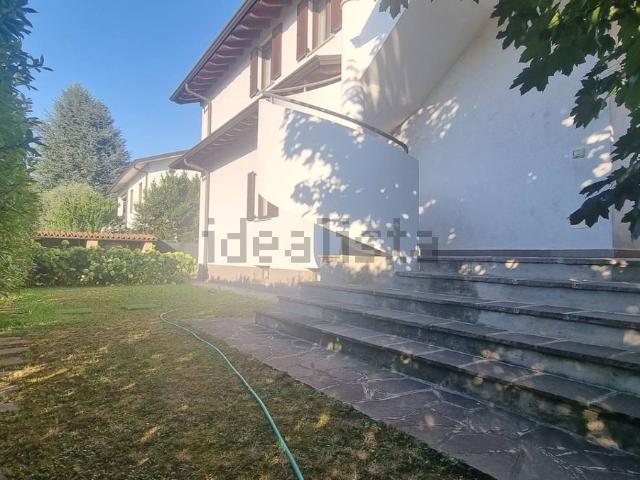 Villetta bifamiliare in vendita di 280 m² in Via Bologna, 30