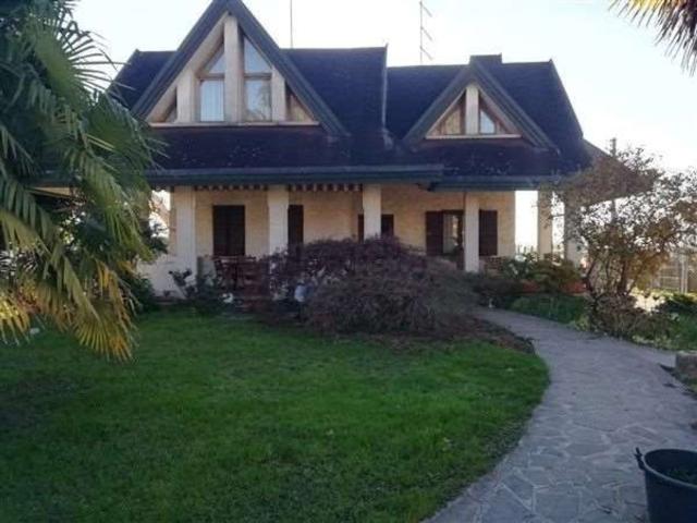 Villetta bifamiliare in vendita di 280 m² in Via Campagna, 59