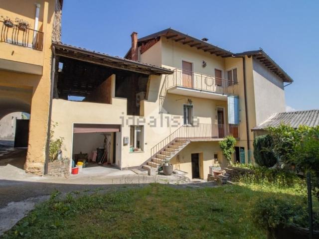 Villetta bifamiliare in vendita di 280 m² in Via Case Nuove